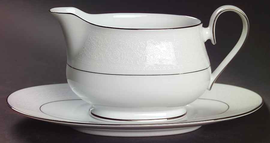 Erin Lace Gravy Boat & Underplate by Oneida-1