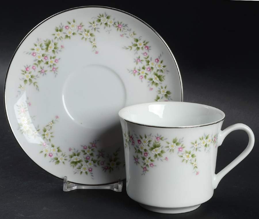 Grandeur Flat Cup & Saucer Set by Oneida-1