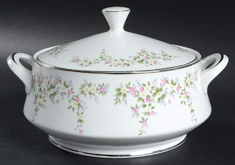 Grandeur Round Covered Vegetable by Oneida-1