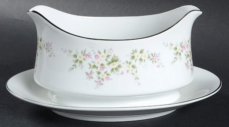 Grandeur Gravy Boat with Attached Underplate by Oneida-1