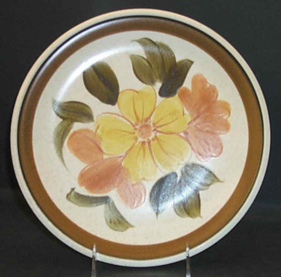 Granada Dinner Plate by Oneida-1