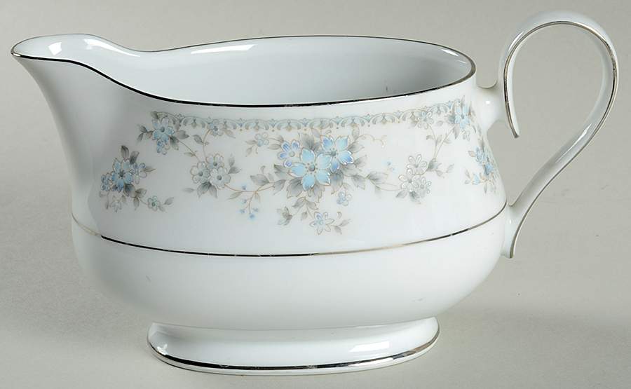 Heiress Gravy Boat by Oneida-1