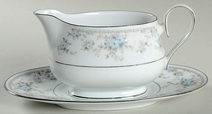 Heiress Gravy Boat & Underplate by Oneida-1