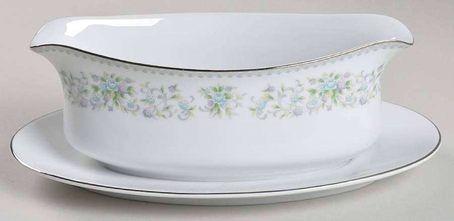 Lynwood Gravy Boat with Attached Underplate by Oneida-1