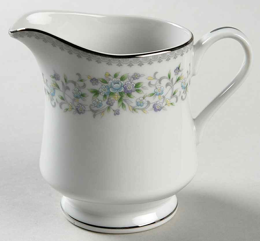 Lynwood Creamer by Oneida-1