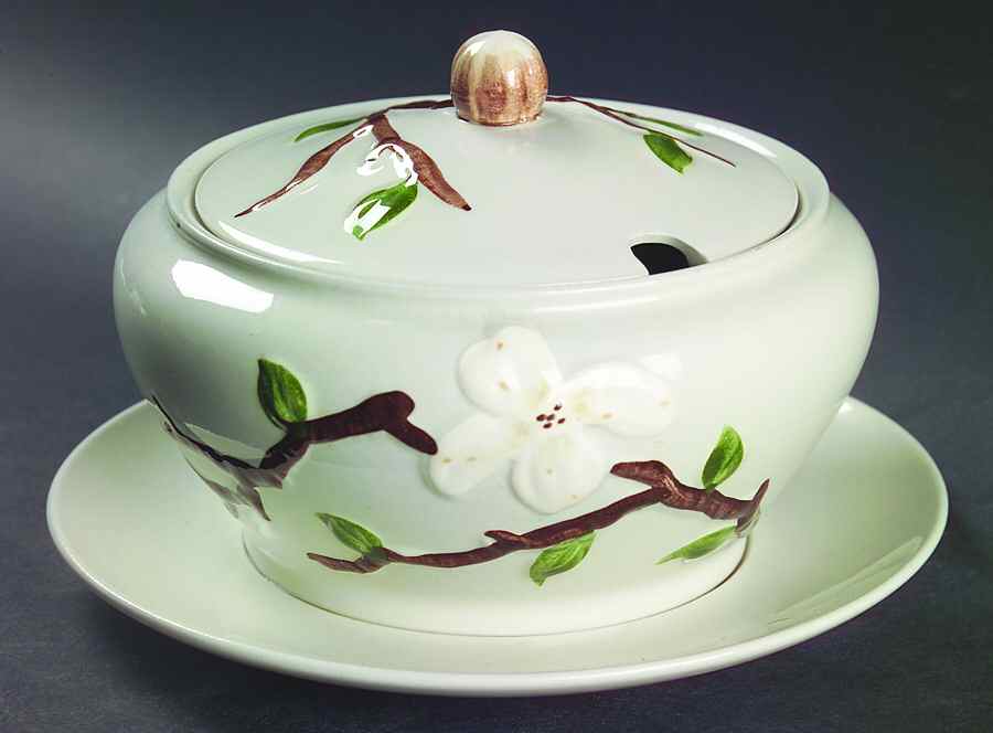 Dogwood Gravy Boat w/Attached Underplate & Lid by Orchard-1