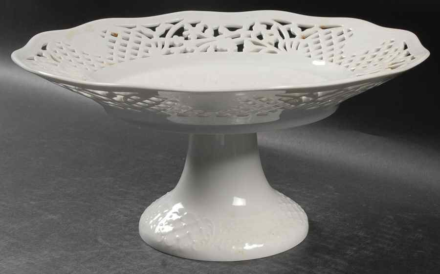 Belmonte 10" Diameter Pedestal Cake Stand by Oscar De La Renta-1