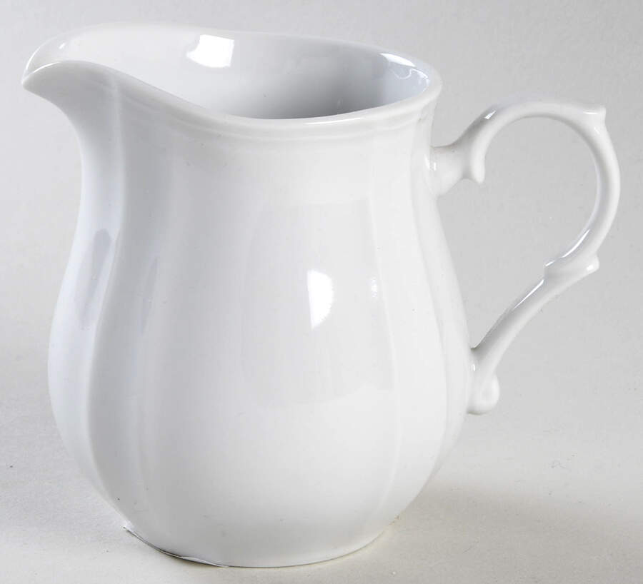 Classic Tradition White Creamer by Oscar De La Renta-1