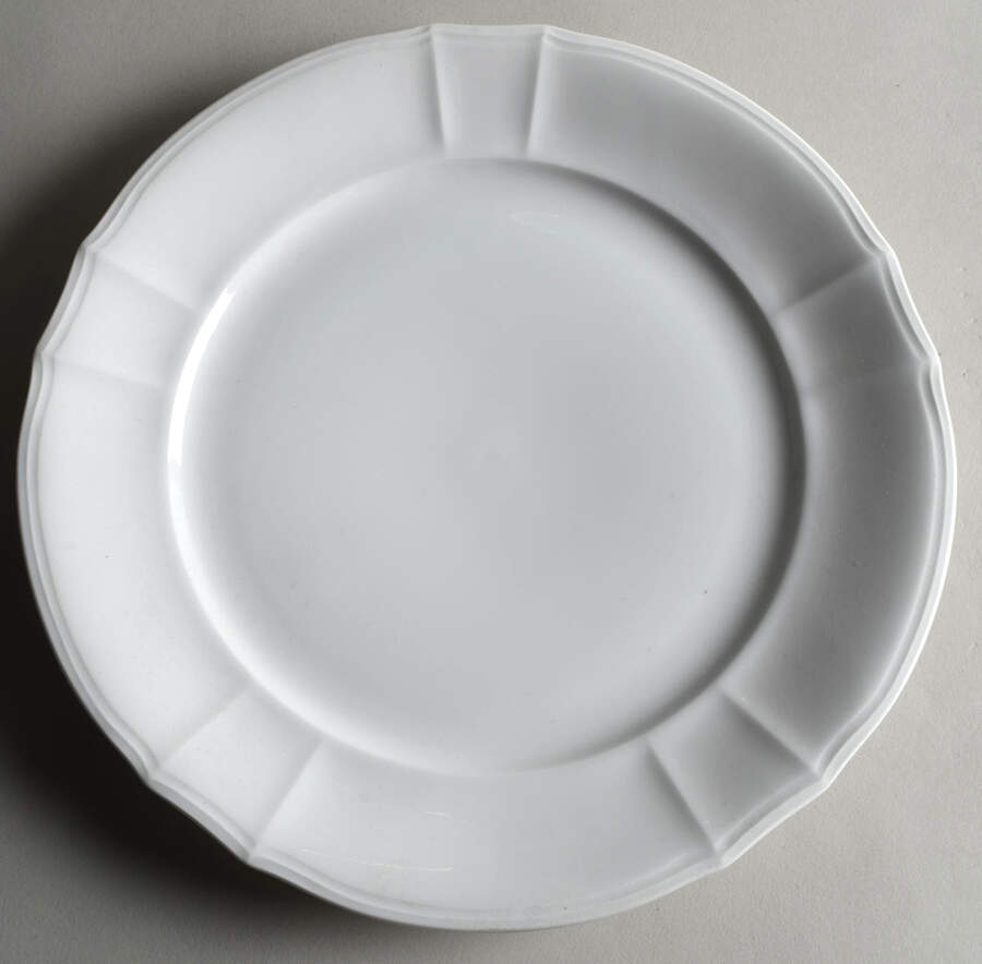 Classic Tradition White 12" Chop Plate (Round Platter) by Oscar De La Renta-1