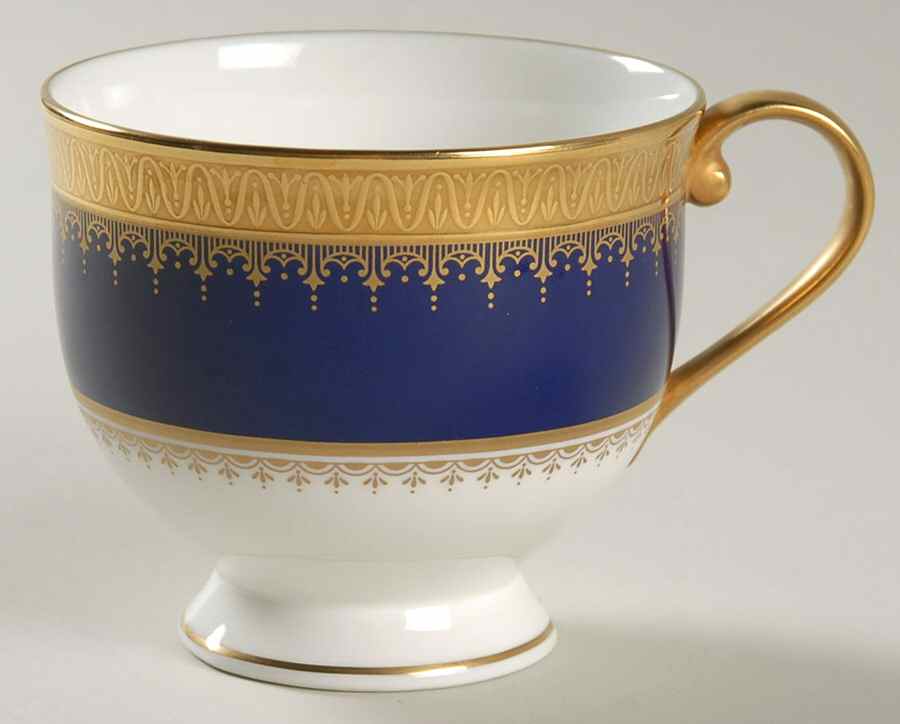 Dinner At Eight Footed Cup by Oscar De La Renta-1