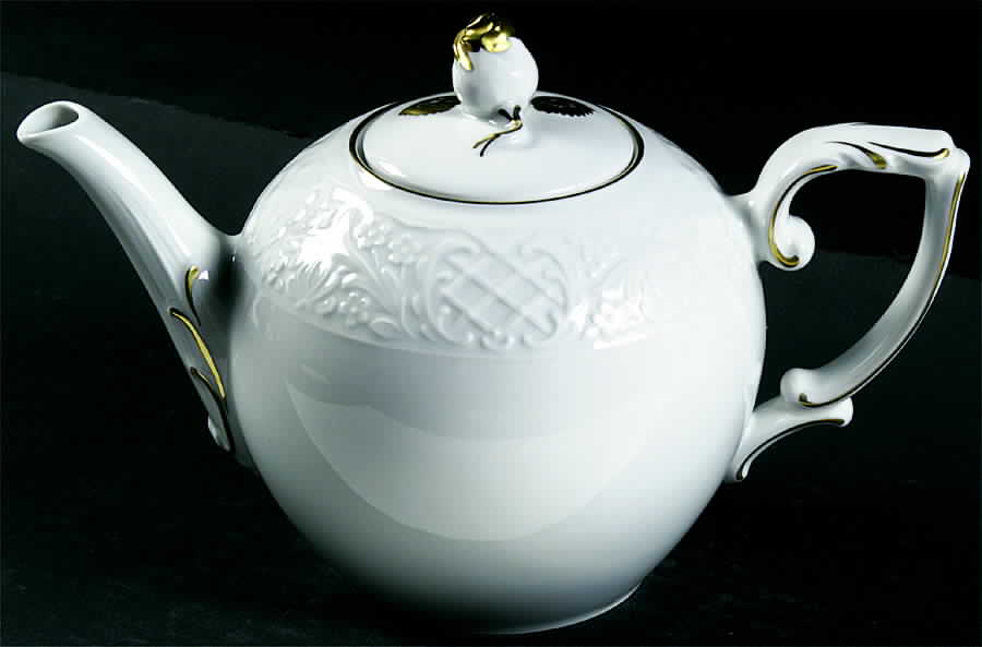 Dresden Gold Teapot & Lid by Oscar De La Renta-1