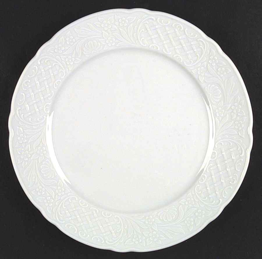 Dresden White Dinner Plate by Oscar De La Renta-1