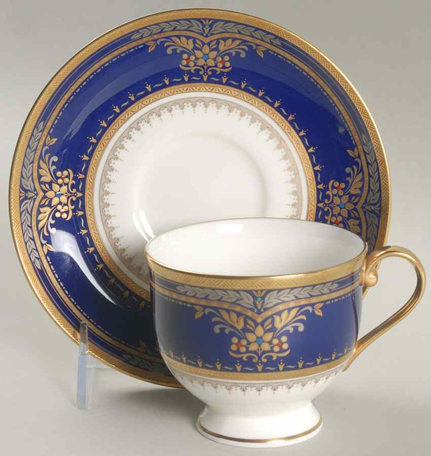 Edinburgh Footed Cup & Saucer Set by Oscar De La Renta-1