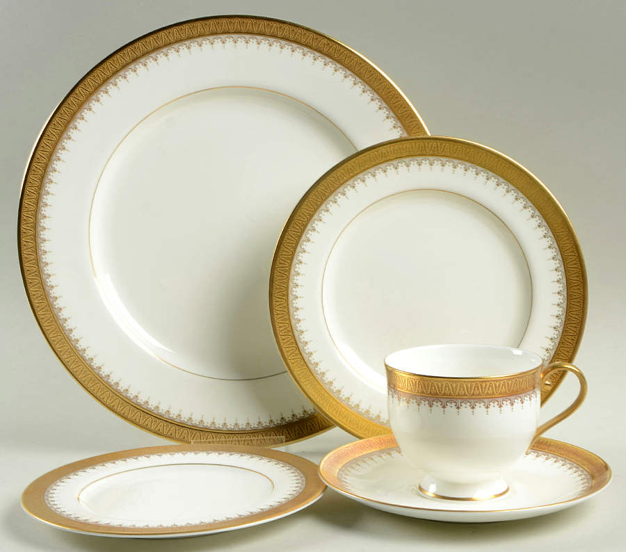 Golden Coin 5 Piece Place Setting by Oscar De La Renta-1