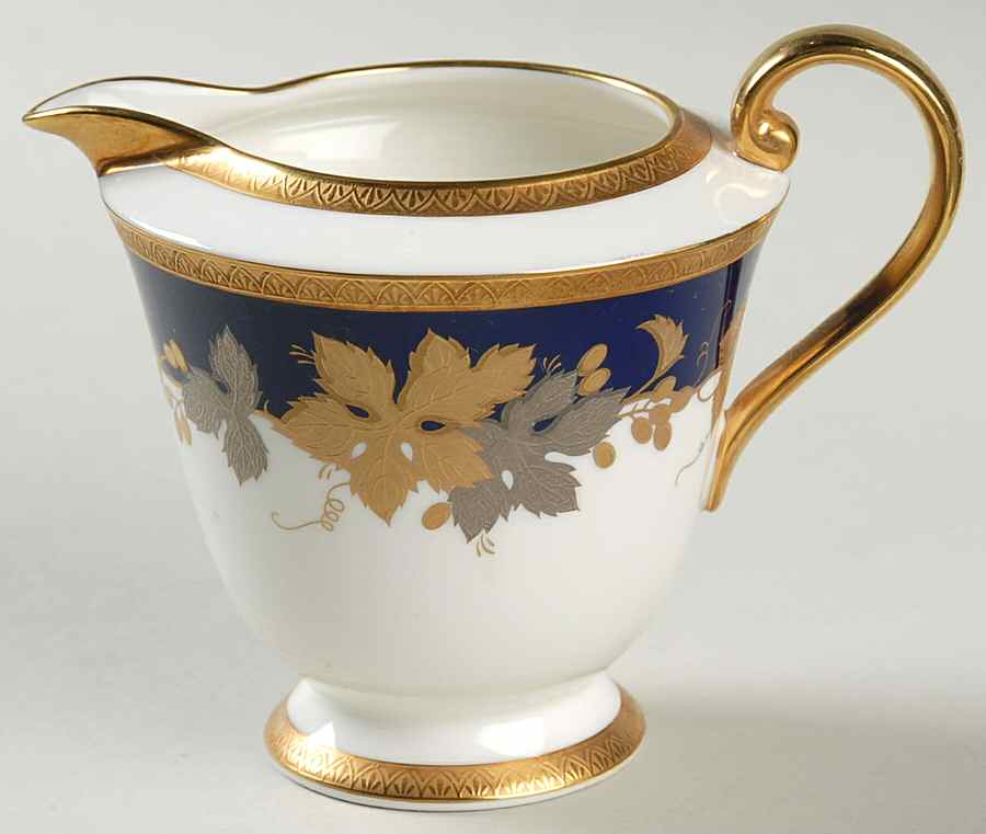 Gold Leaf Creamer by Oscar De La Renta-1
