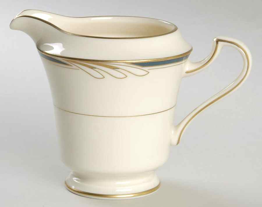 Hospitality Blue Creamer by Oscar De La Renta-1