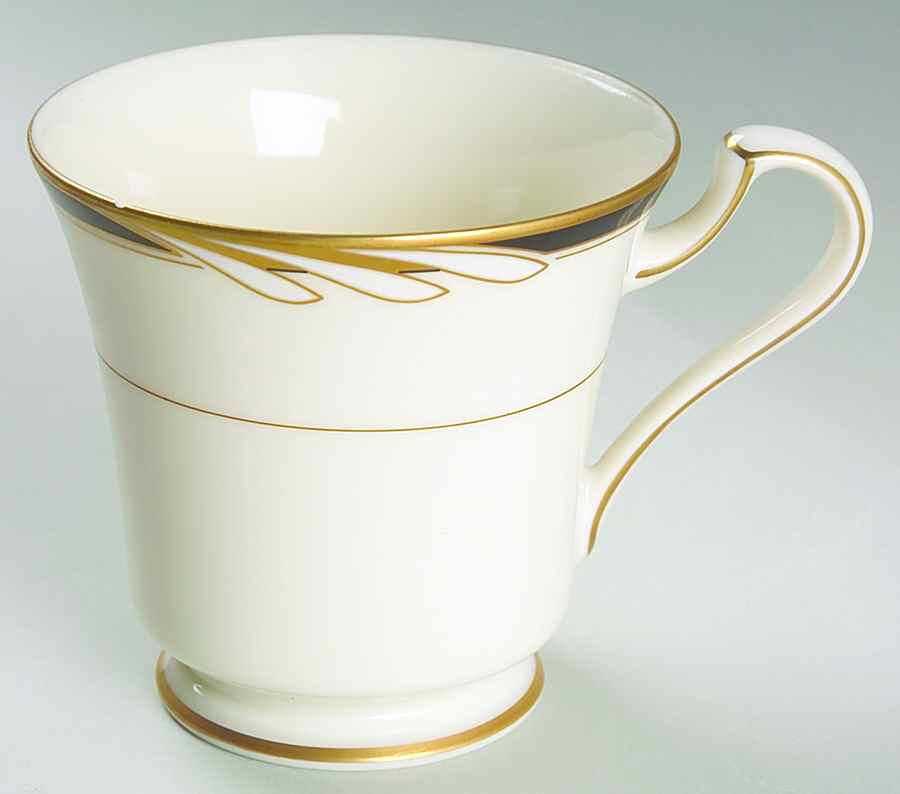 Hospitality Black Footed Cup by Oscar De La Renta-1