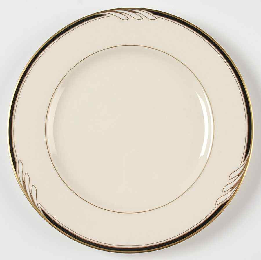 Hospitality Black Salad Plate by Oscar De La Renta-1