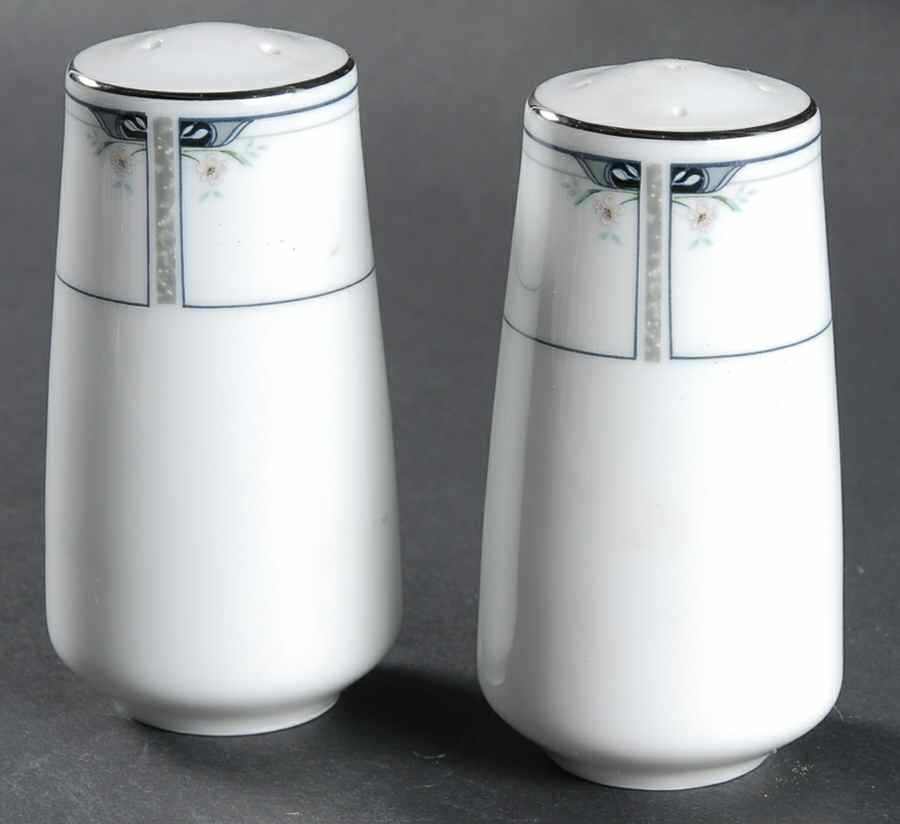 Luxury Garden Salt & Pepper Set by Oscar De La Renta-1