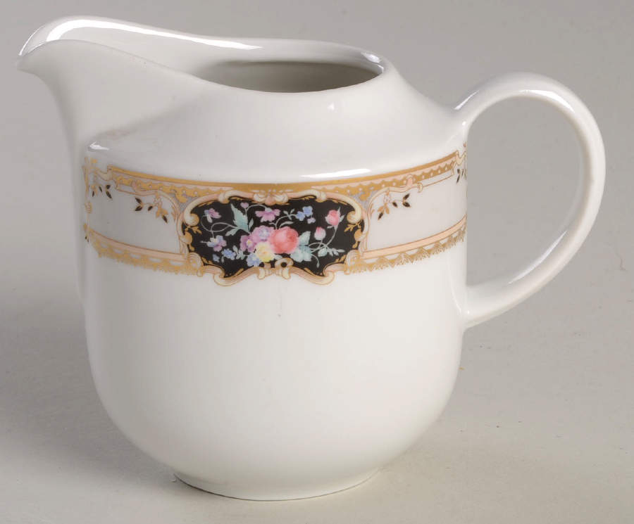 Medallion Creamer by Oscar De La Renta-1