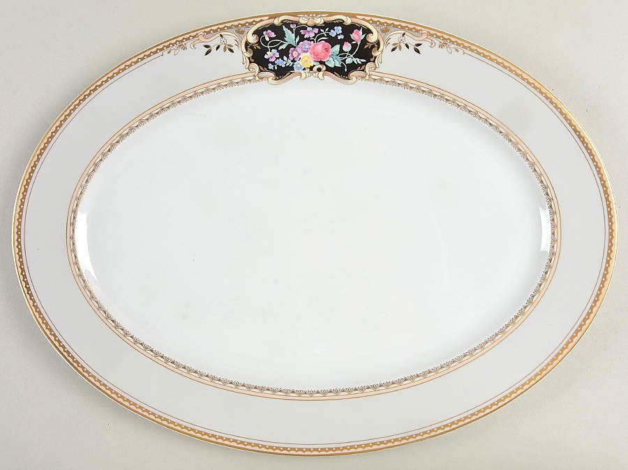 Medallion 15" Oval Serving Platter by Oscar De La Renta-1