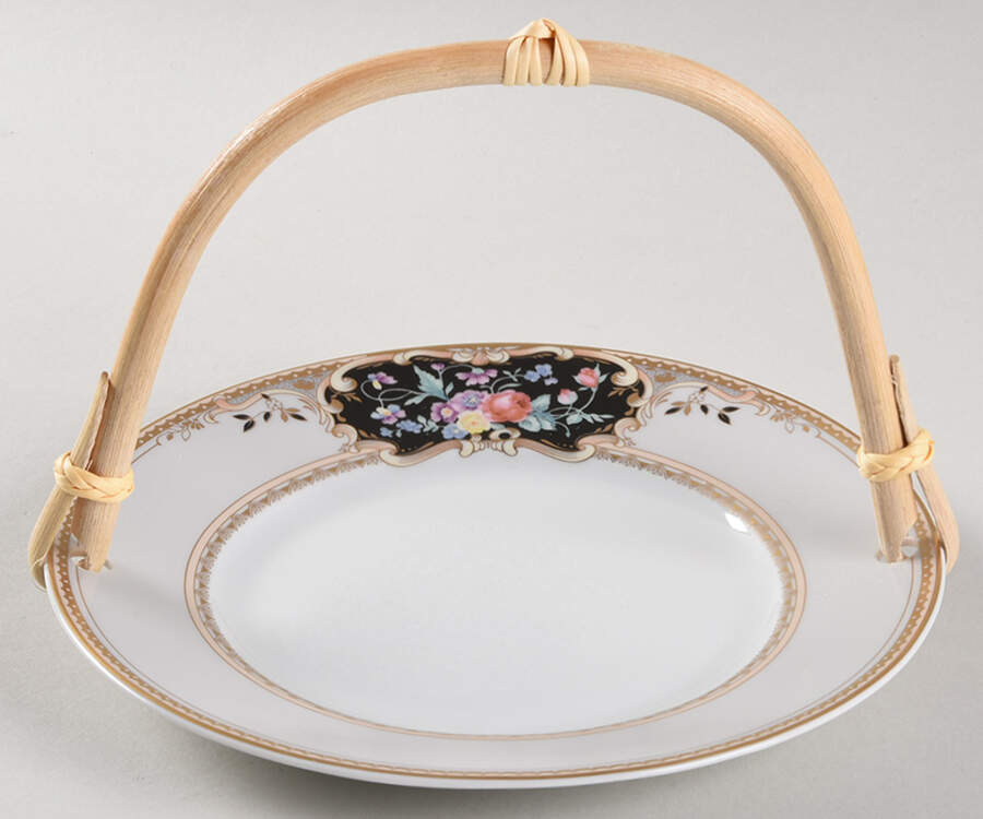 Medallion 5 3/8"-5 5/8" Bamboo Handled Serving Plate  HC by Oscar De La Renta-1