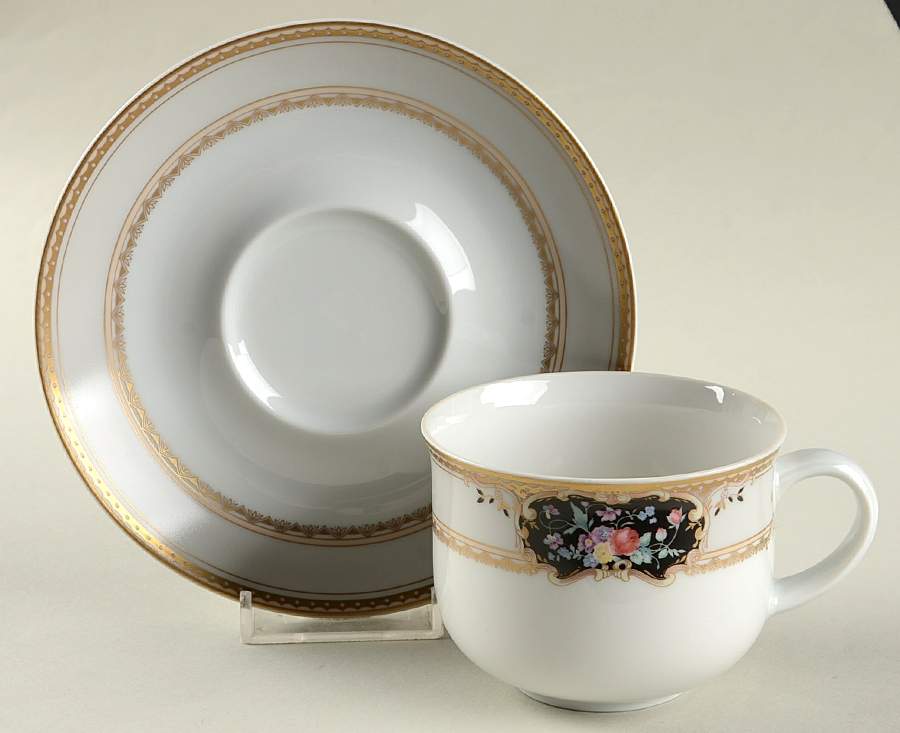 Medallion Flat Cup & Saucer Set by Oscar De La Renta-1