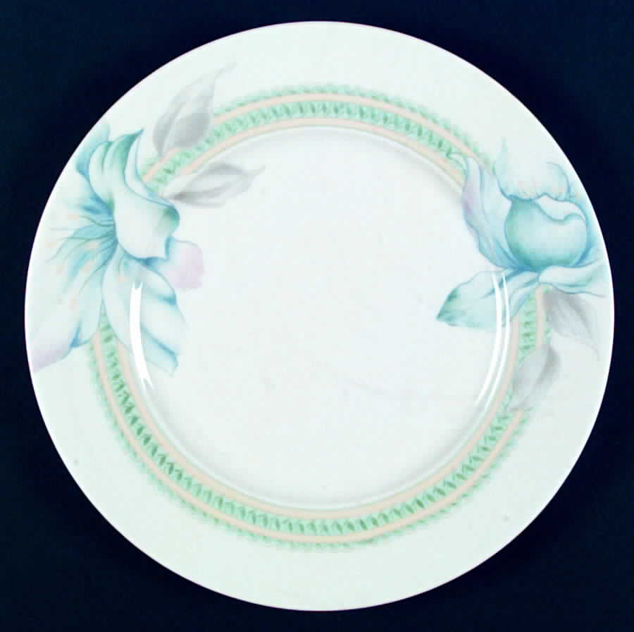 Montclair Dinner Plate by Oscar De La Renta-1