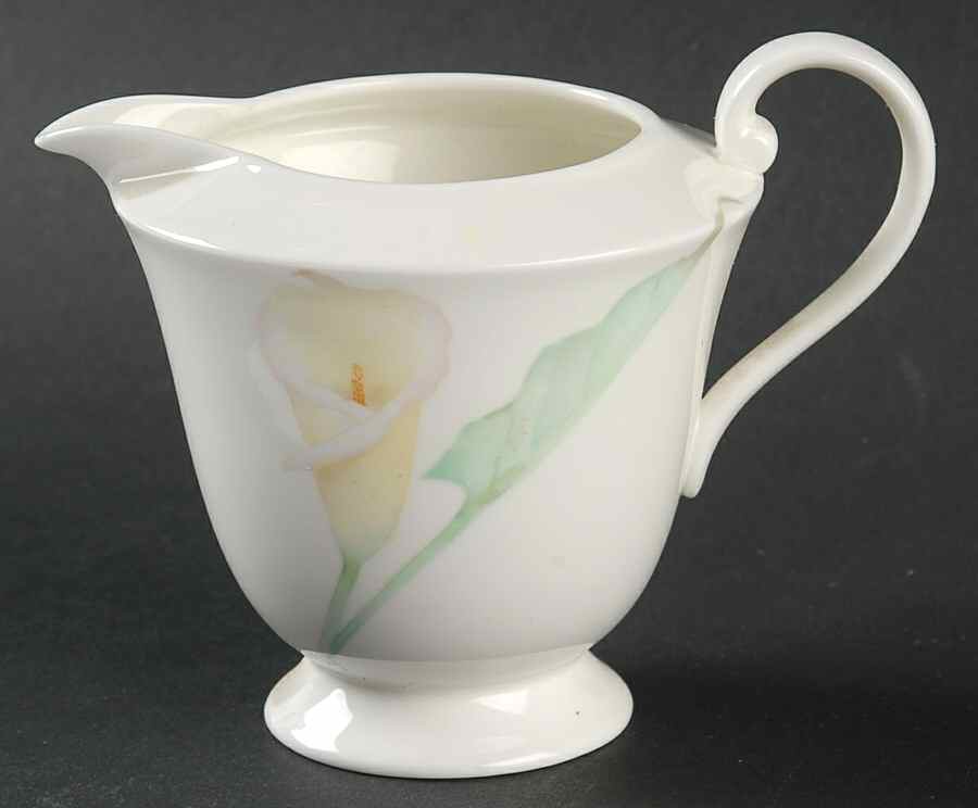 New Flair Creamer by Oscar De La Renta-1
