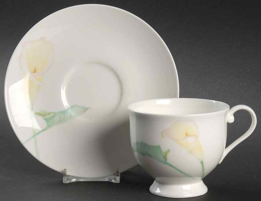 New Flair Footed Cup & Saucer Set by Oscar De La Renta-1