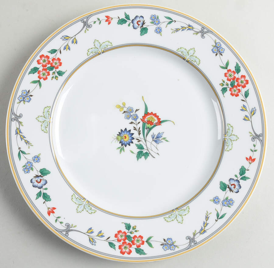 New Symphony 12" Chop Plate (Round Platter) by Oscar De La Renta-1