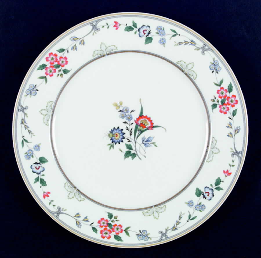 New Symphony Dinner Plate by Oscar De La Renta-1