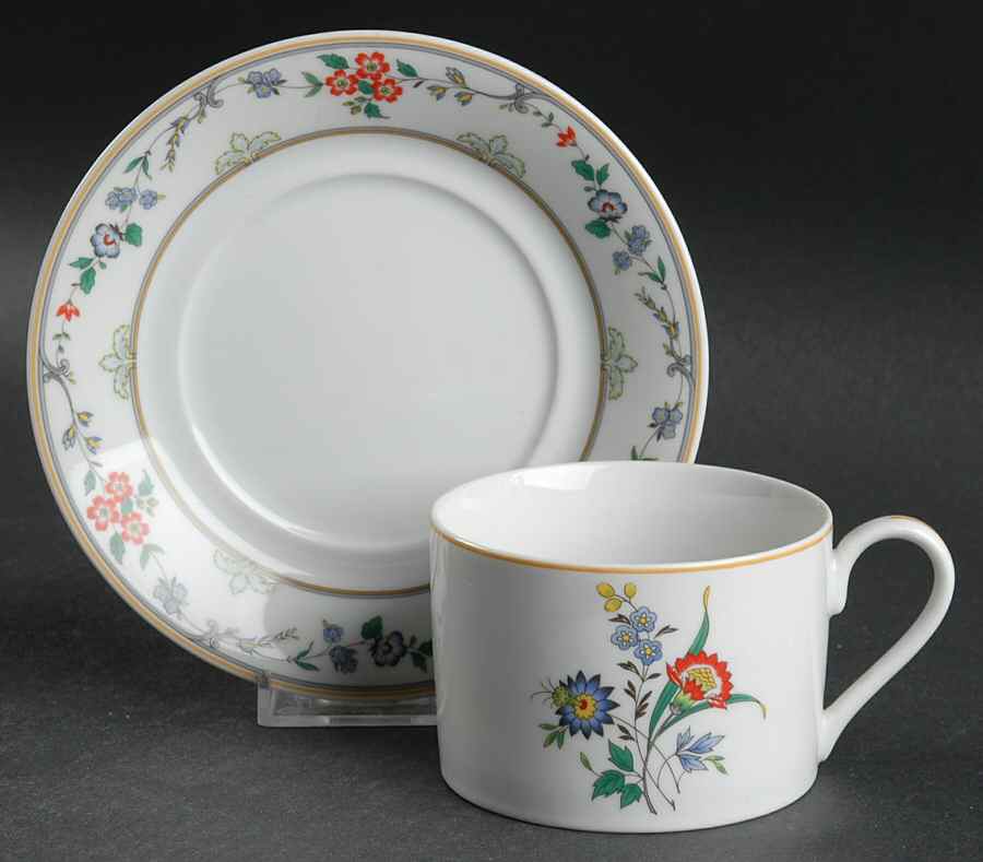 New Symphony Flat Cup & Saucer Set by Oscar De La Renta-1