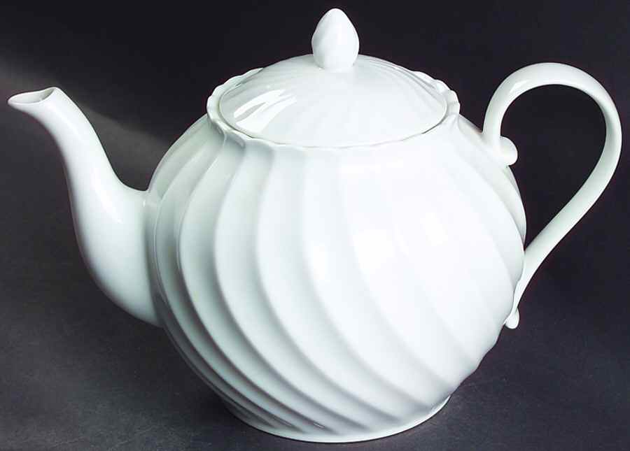 Oasis Teapot & Lid by Oscar De La Renta-1