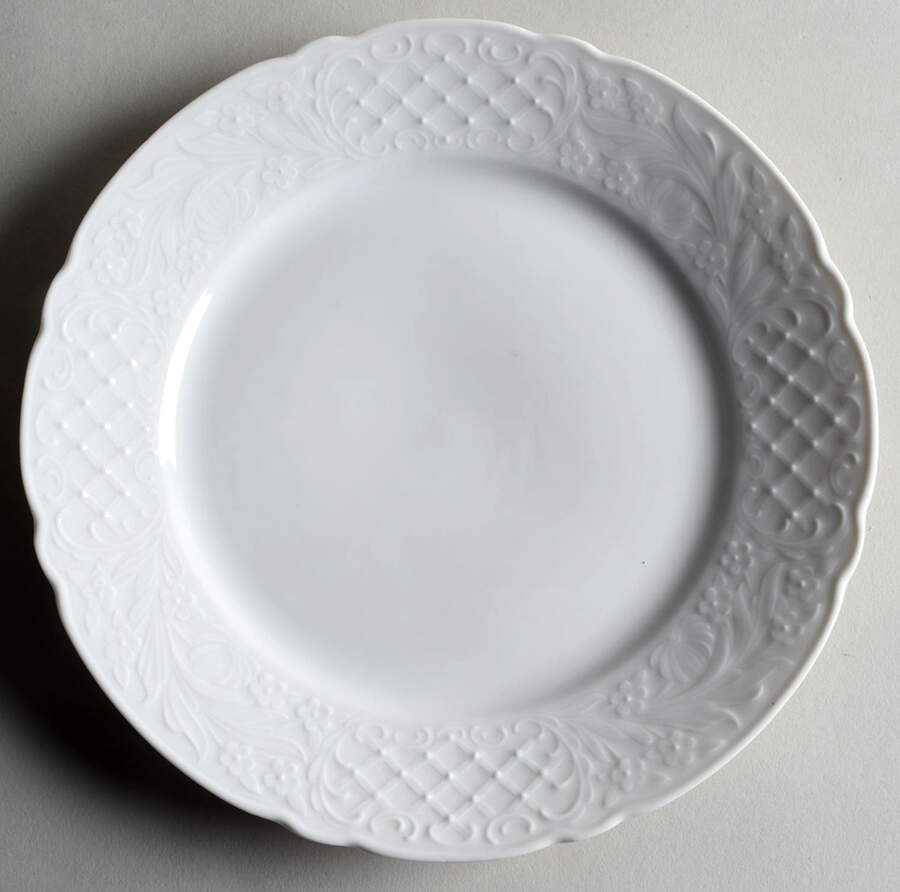 Old Dresden Dinner Plate by Oscar De La Renta-1