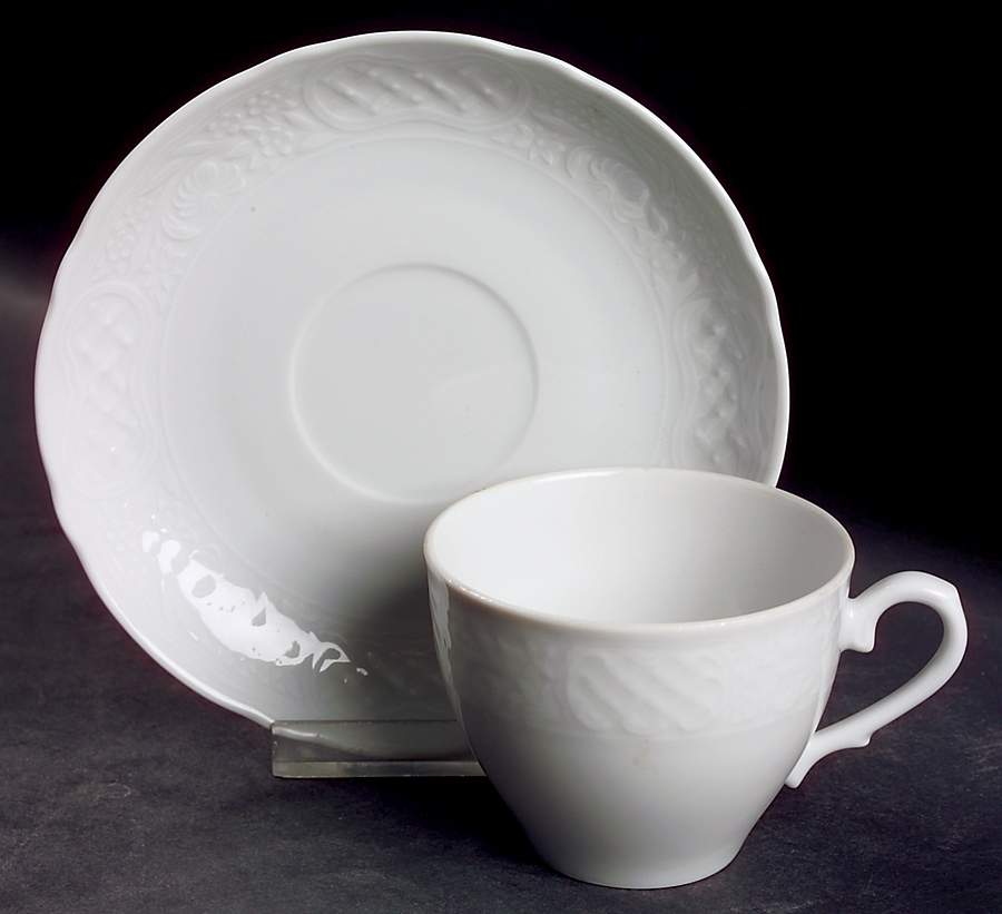 Old Dresden Flat Cup & Saucer Set by Oscar De La Renta-1