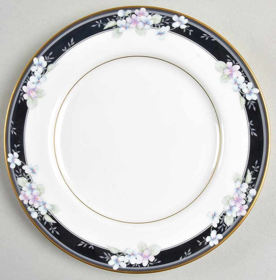 Refinement Black Salad Plate by Oscar De La Renta-1