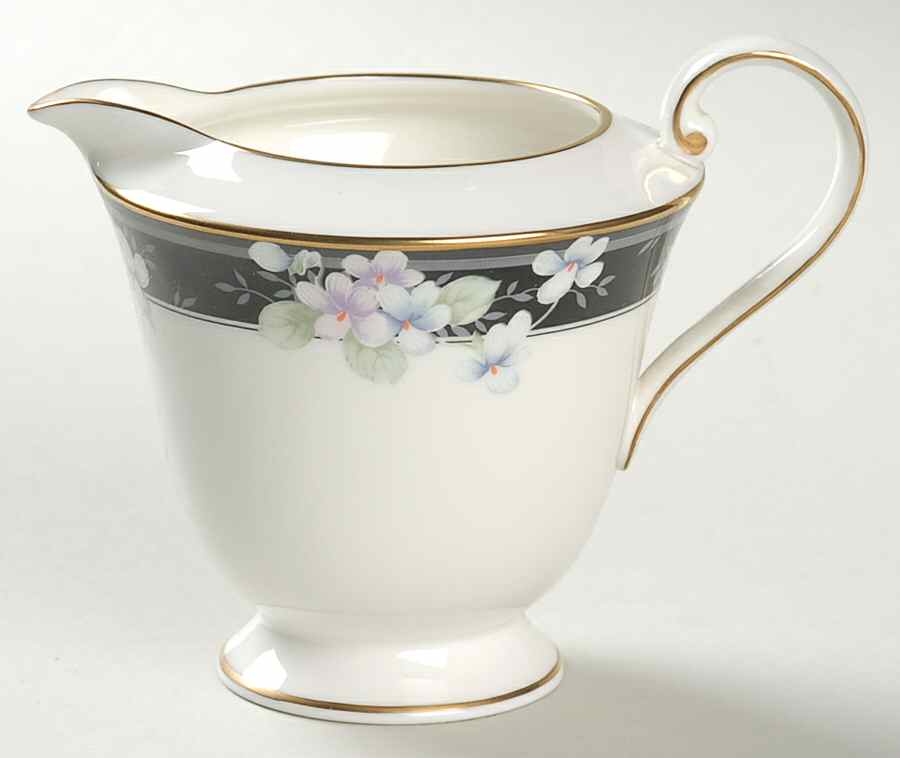 Refinement Black Creamer by Oscar De La Renta-1