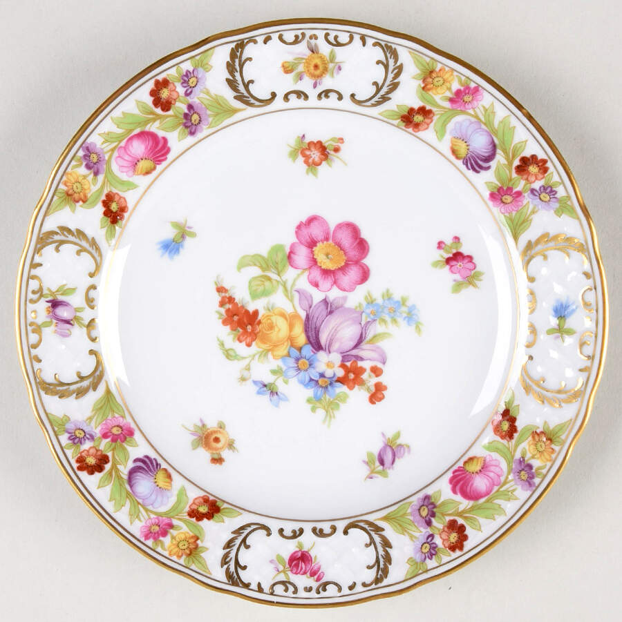 Royale Bread & Butter Plate by Oscar De La Renta-1