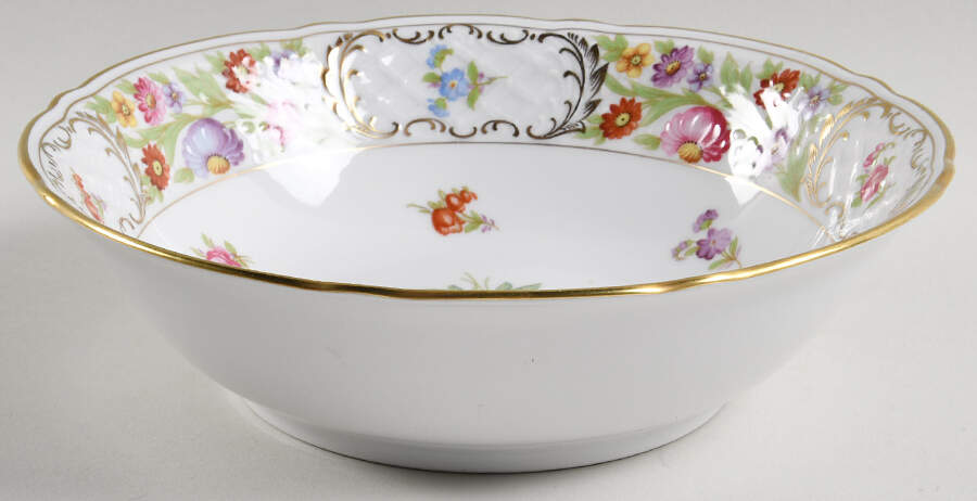 Royale 9" Round Vegetable Bowl by Oscar De La Renta-1