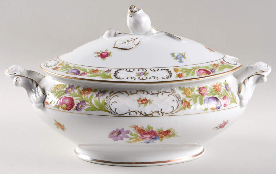 Royale Oval Tureen & Lid by Oscar De La Renta-1