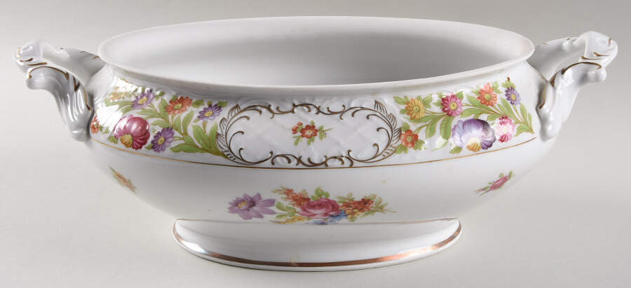 Royale Oval Tureen No Lid by Oscar De La Renta-1