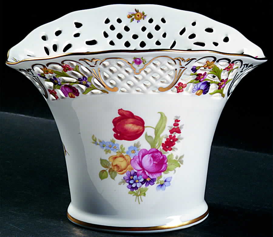 Royale Medium Pierced Vase by Oscar De La Renta-1