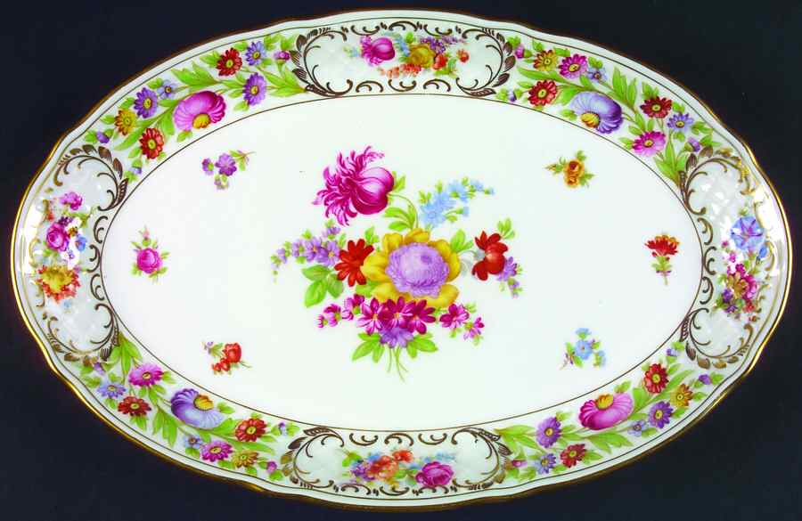 Royale 14" Oval Serving Platter by Oscar De La Renta-1