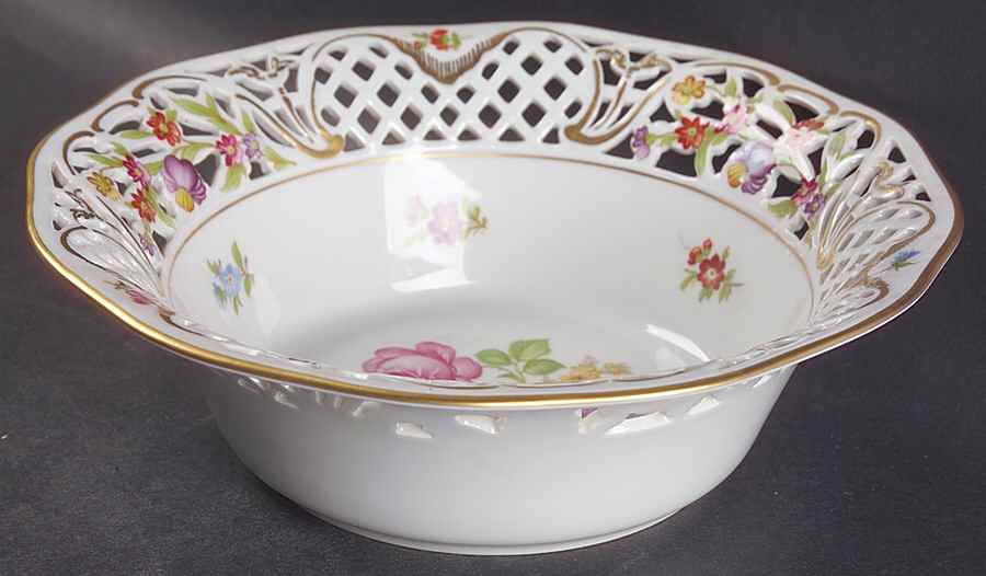 Royale 8" Round Vegetable Bowl by Oscar De La Renta-1