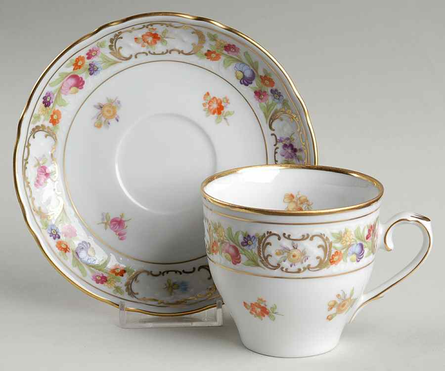 Royale Flat Cup & Saucer Set by Oscar De La Renta-1