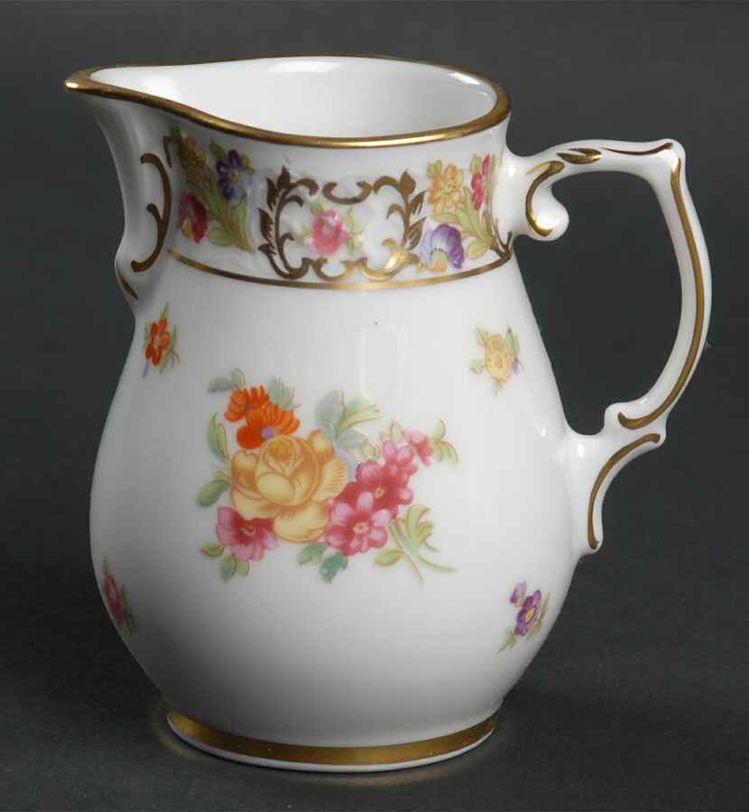 Royale Mini Creamer by Oscar De La Renta-1