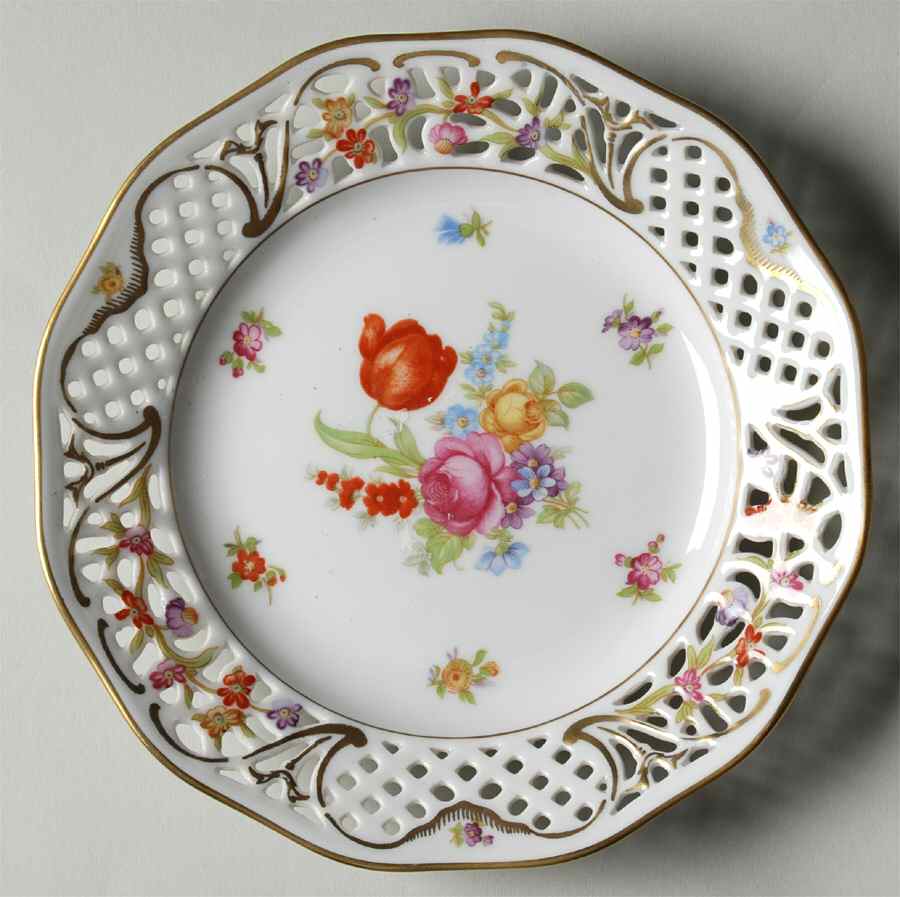 Royale Pierced Bread & Butter Plate by Oscar De La Renta-1