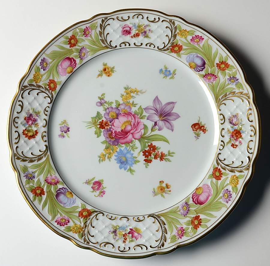 Royale Dinner Plate by Oscar De La Renta-1