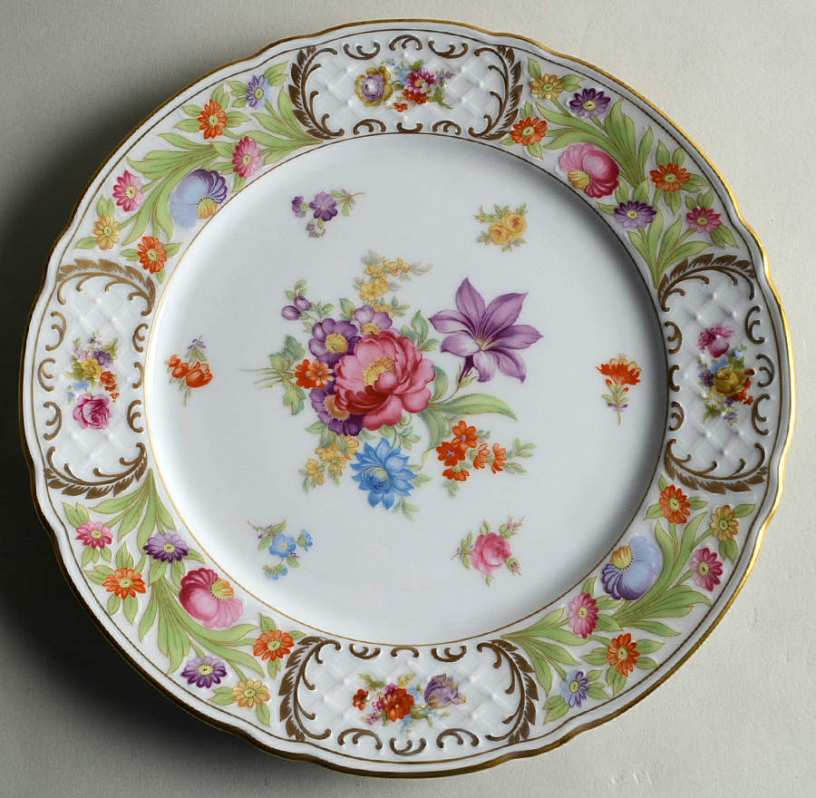 Royale Dinner Plate by Oscar De La Renta-1